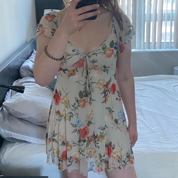 Jessica Simpson Dresses & Skirts - Floral Lined Mesh overlay Dress